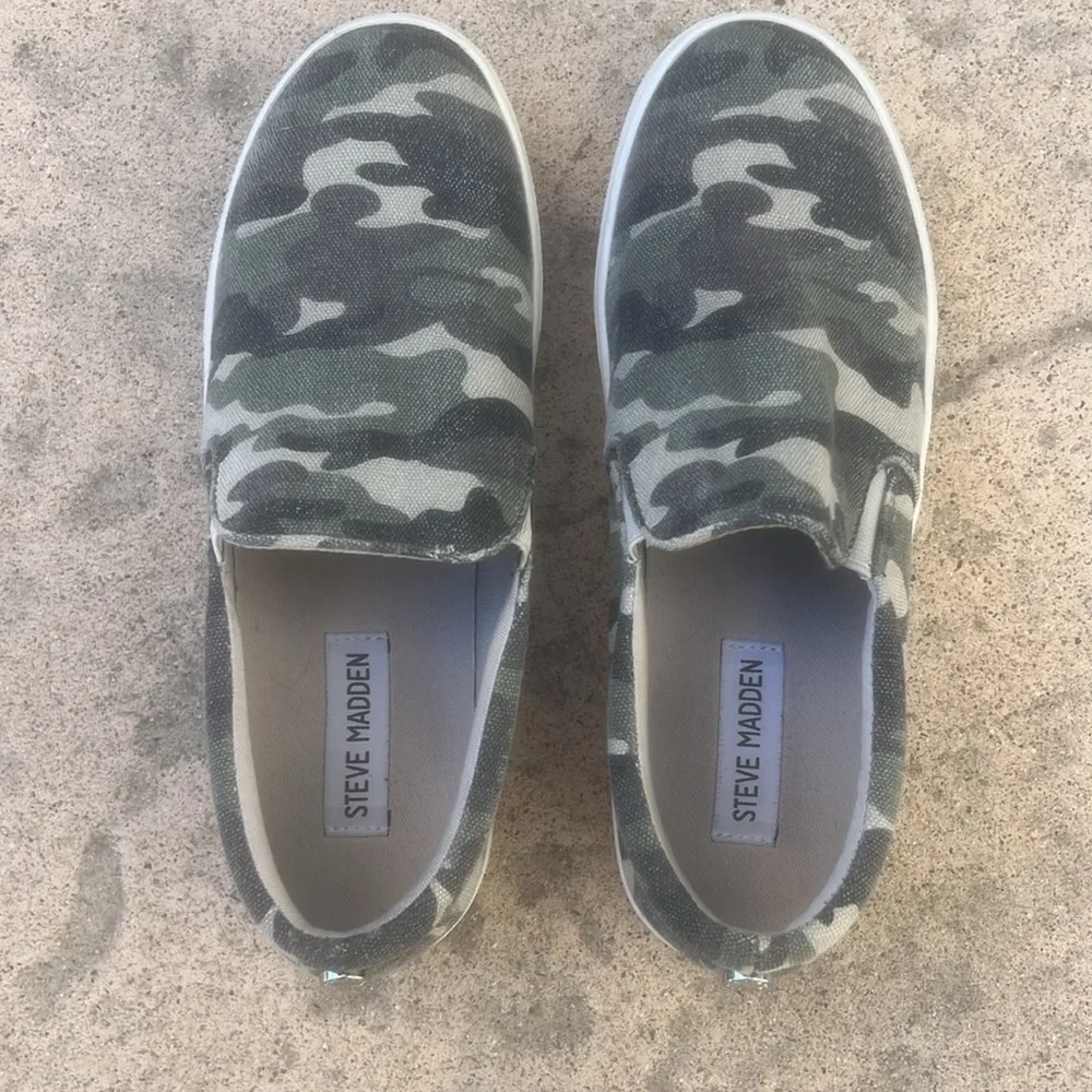 Steve Madden Gills Green Camo Slip on Sneaker Women's Size 7.5